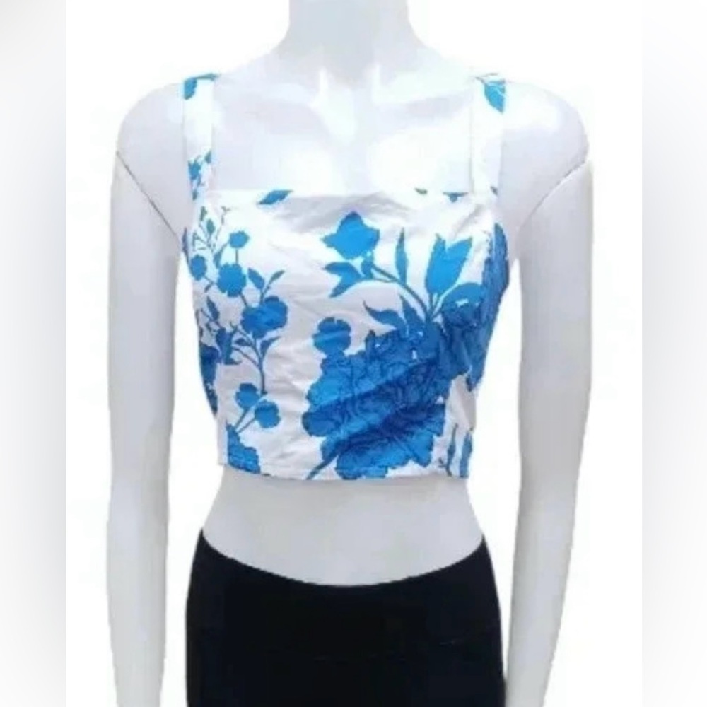 C by one NWT Blue  Floral Crop Top Size Large